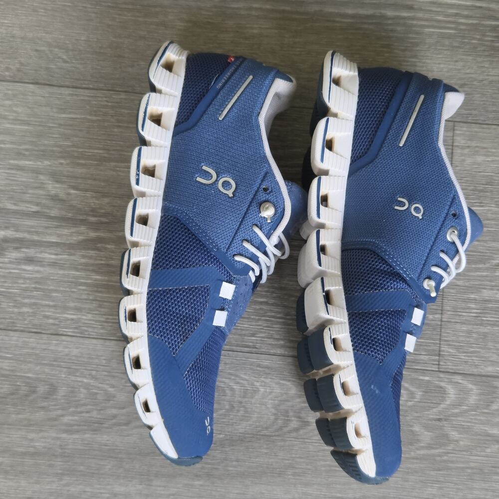 On Cloud 5 Blue White Women’s US 7.5 Shoes Swiss Engineering - Picture 10 of 11